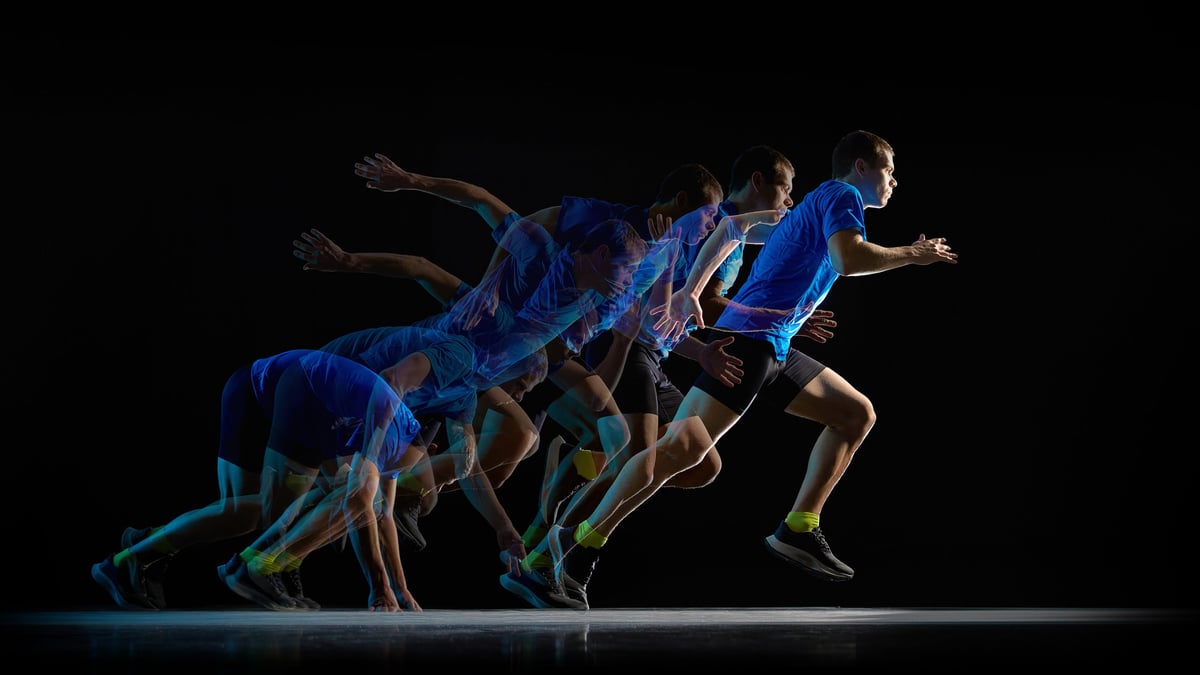 Stroboskopische Aufnahme eines Sprintstarts — Sportwissenschaft und Leistungsfähigkeit